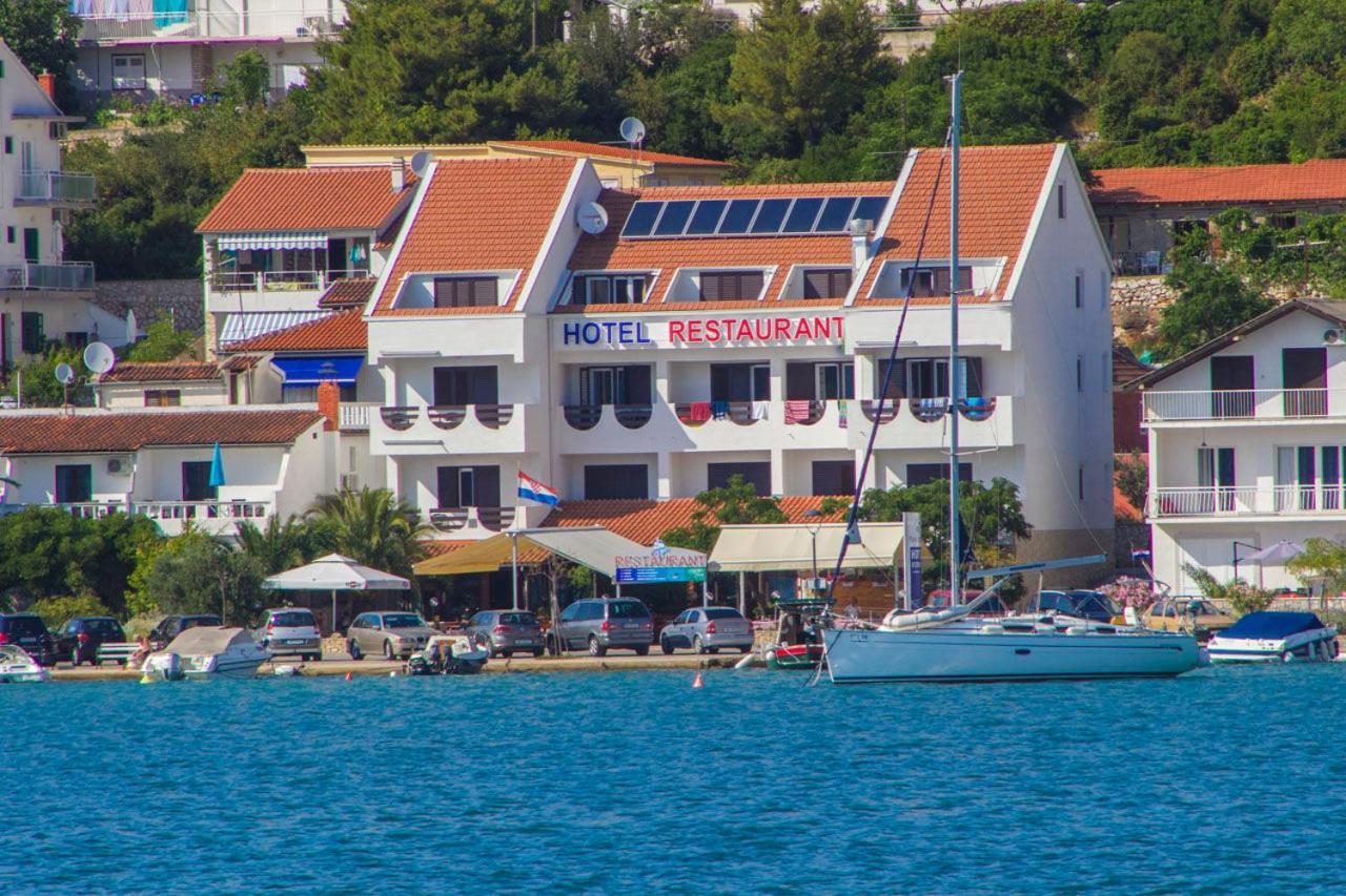House Hotel Plava Laguna Tisno Eksteriør billede