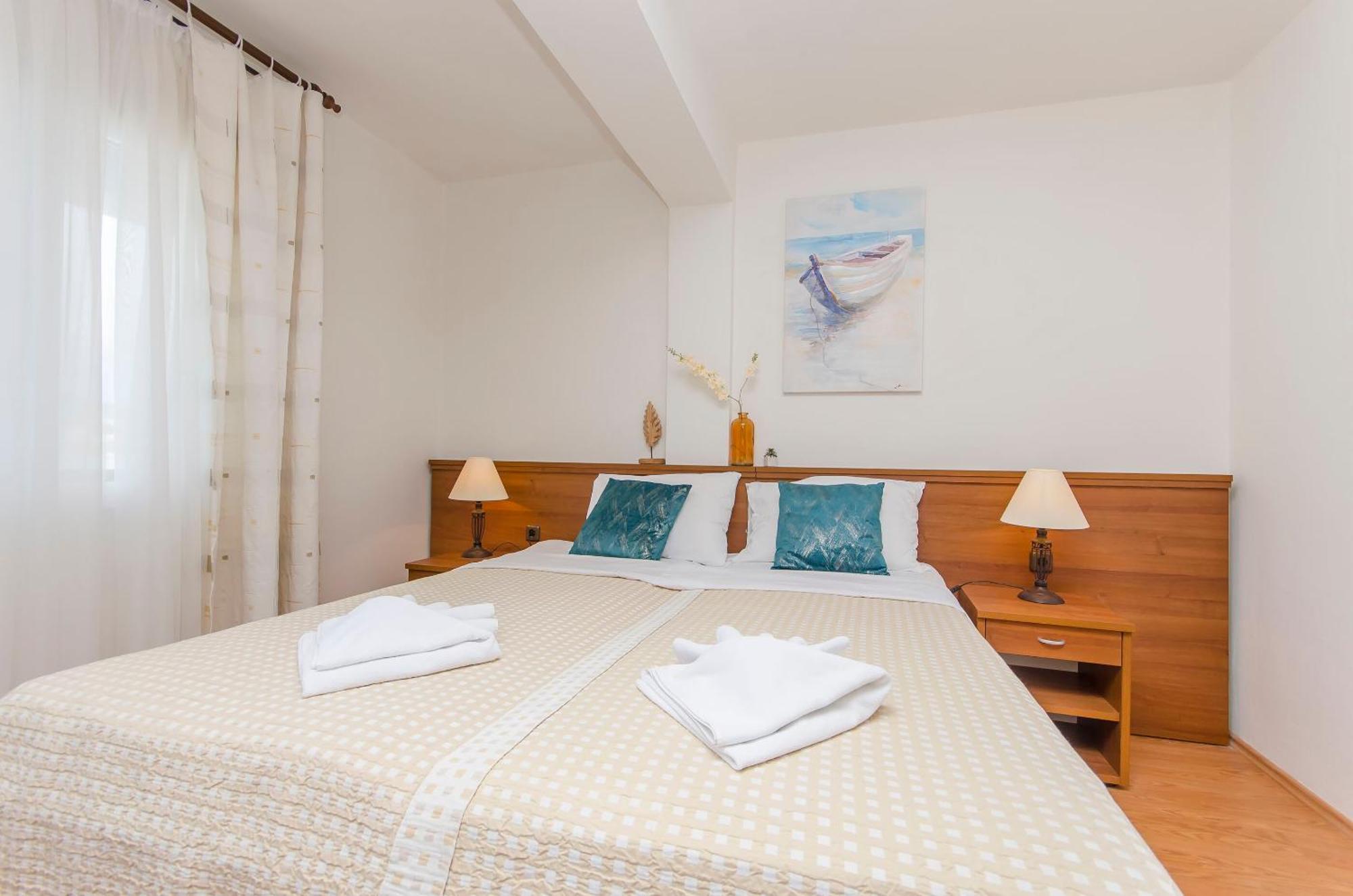House Hotel Plava Laguna Tisno Eksteriør billede