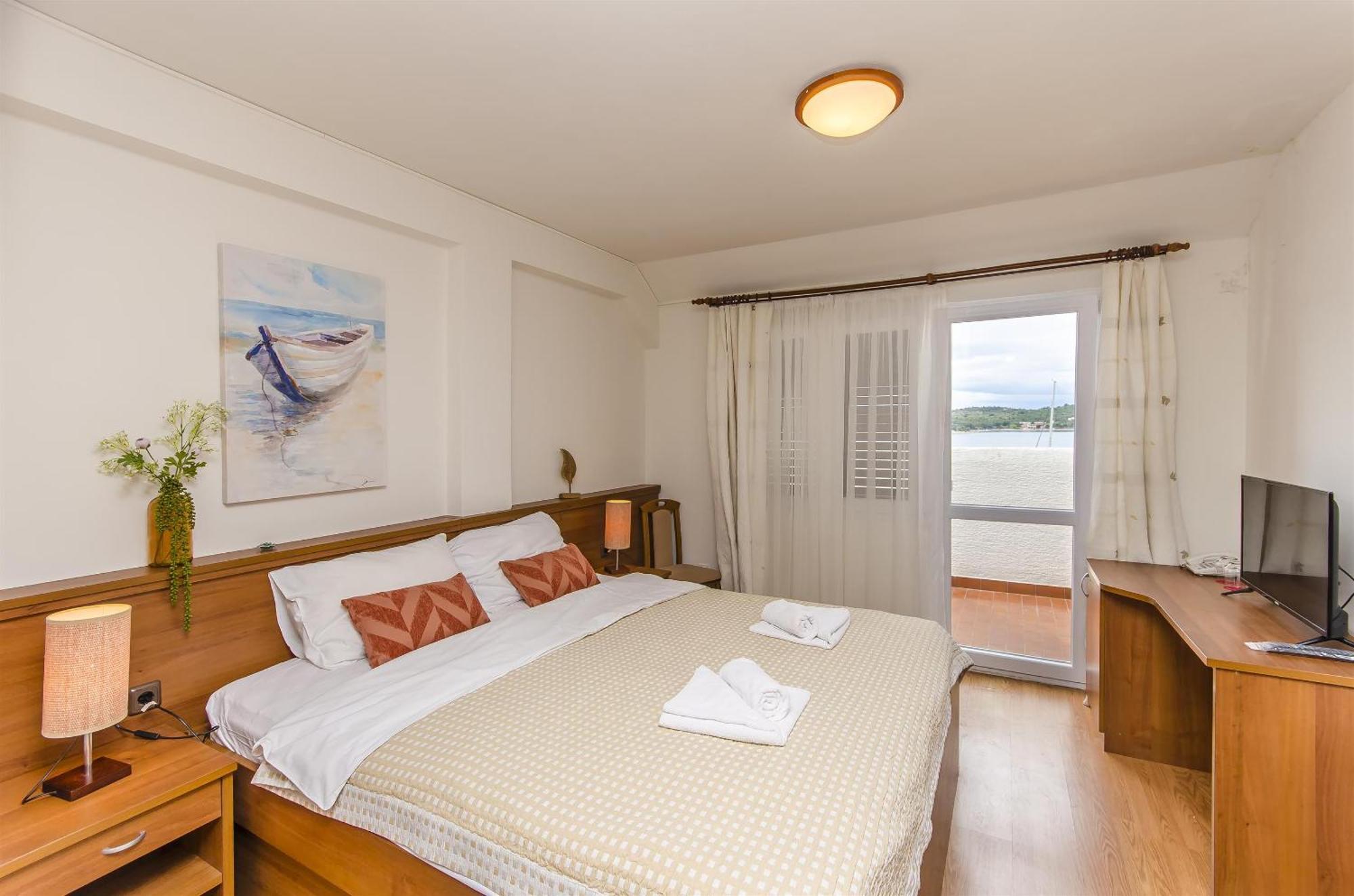House Hotel Plava Laguna Tisno Eksteriør billede