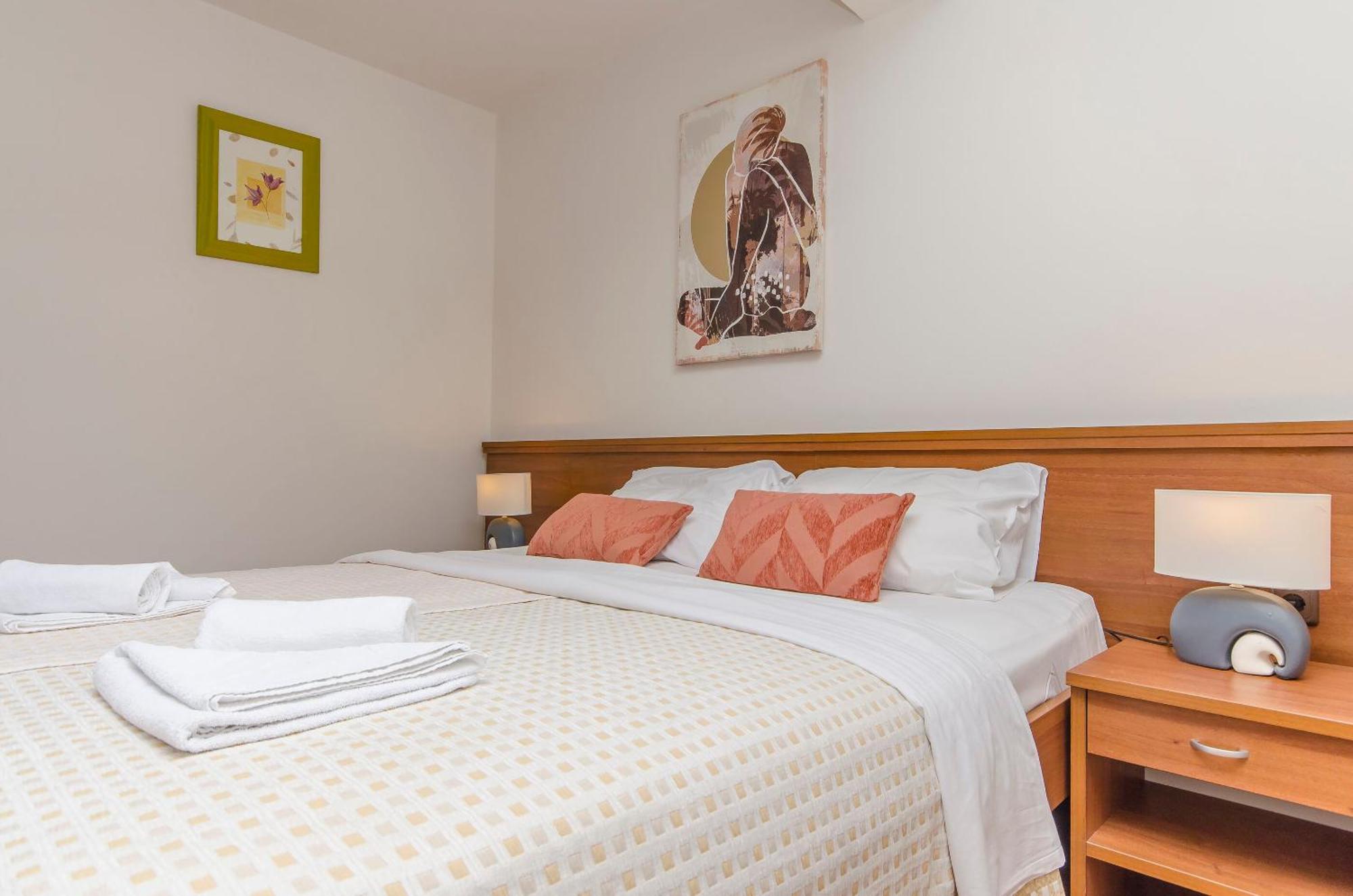 House Hotel Plava Laguna Tisno Eksteriør billede