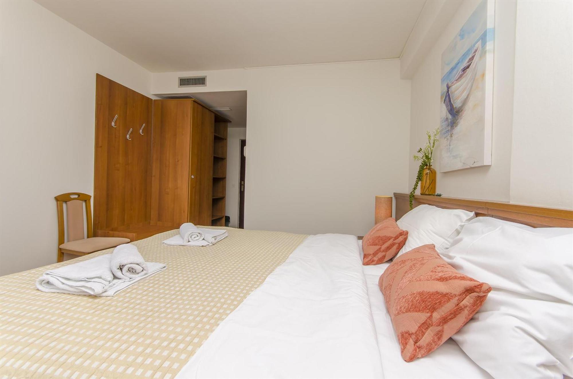 House Hotel Plava Laguna Tisno Eksteriør billede