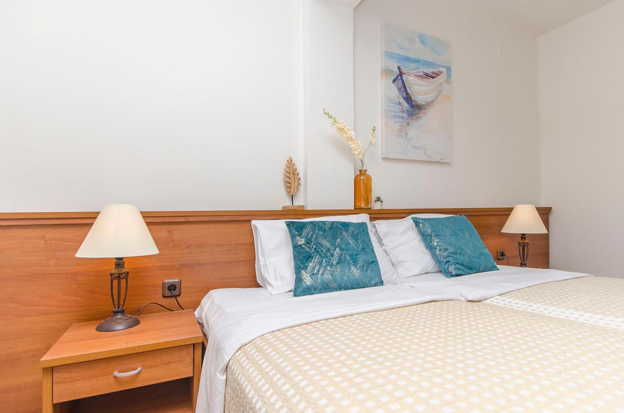 House Hotel Plava Laguna Tisno Eksteriør billede