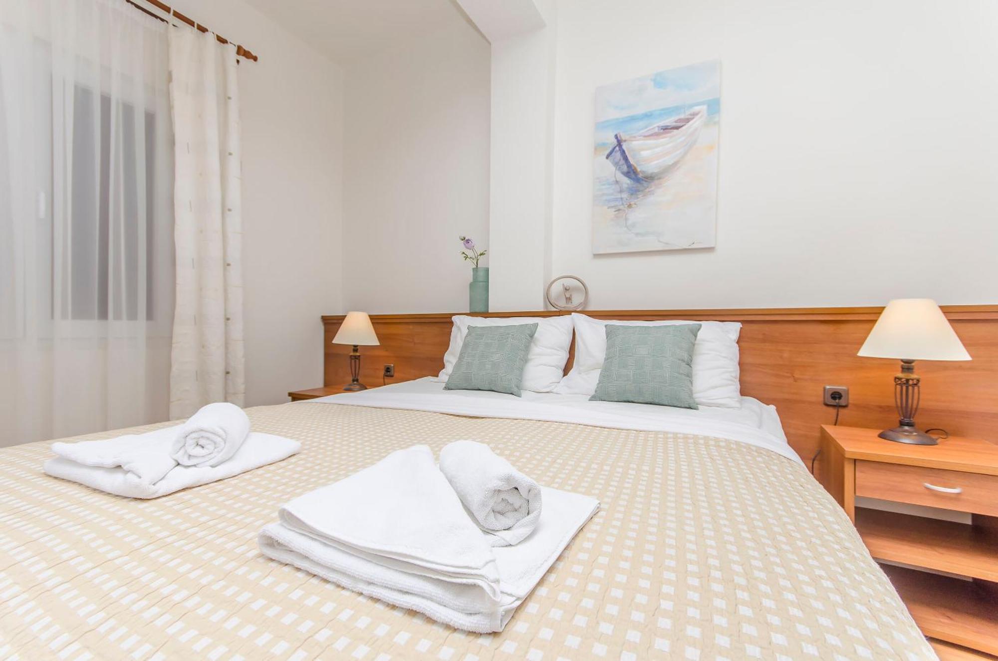 House Hotel Plava Laguna Tisno Eksteriør billede