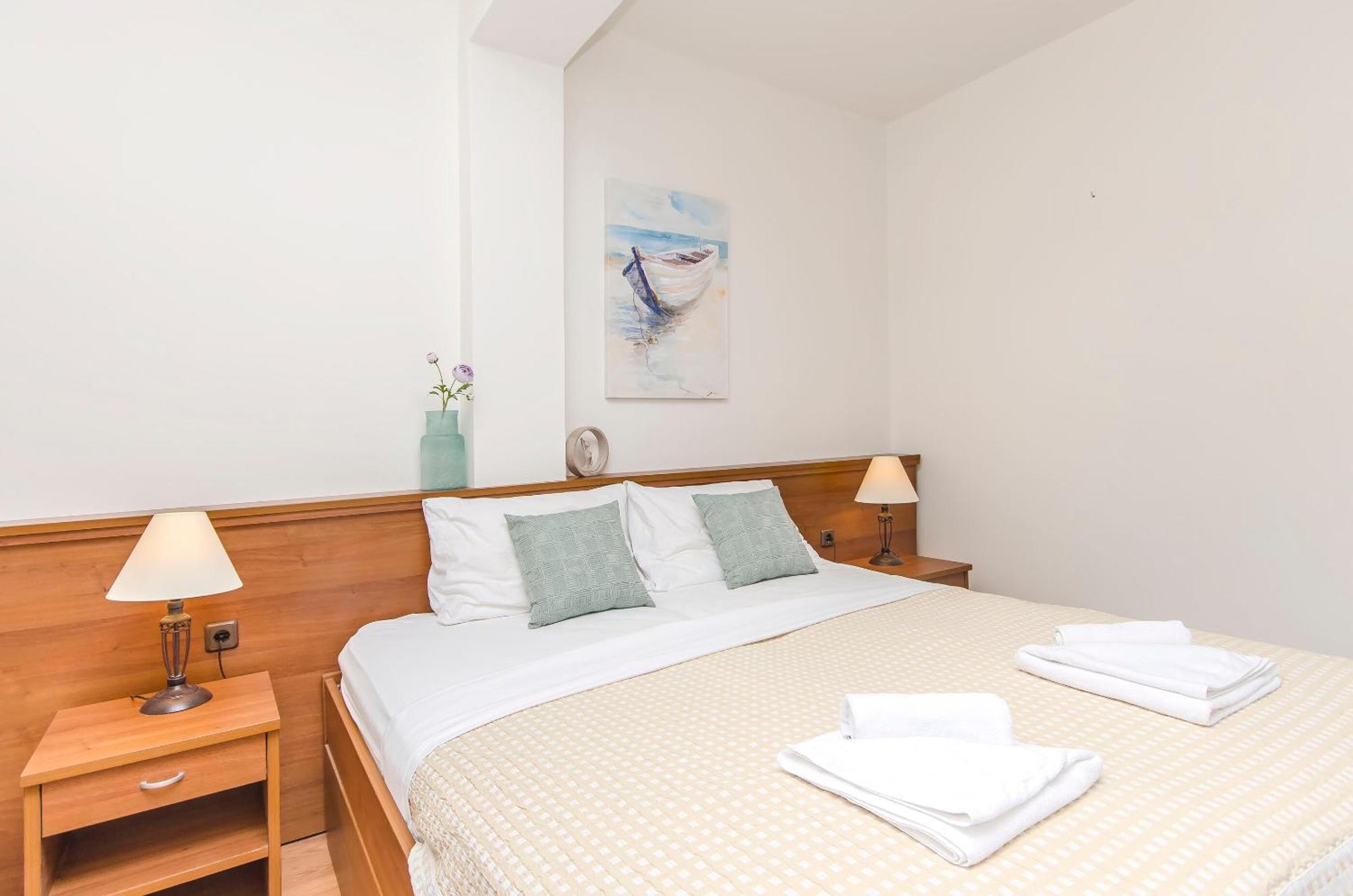 House Hotel Plava Laguna Tisno Eksteriør billede