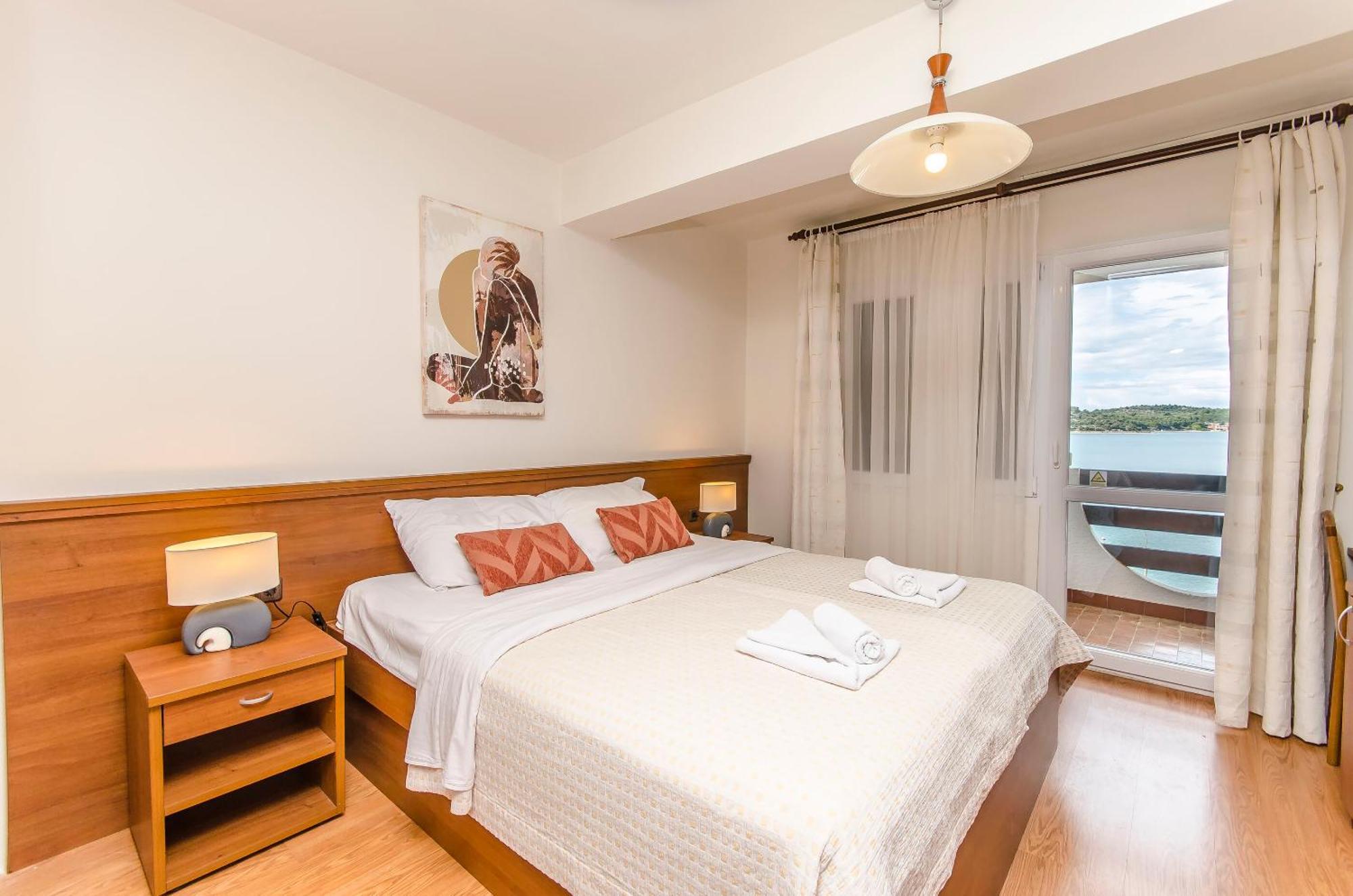 House Hotel Plava Laguna Tisno Eksteriør billede