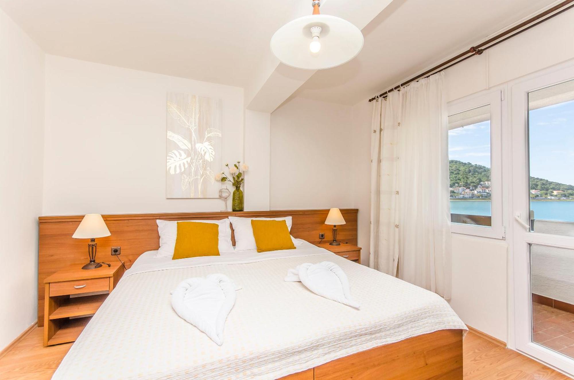 House Hotel Plava Laguna Tisno Eksteriør billede
