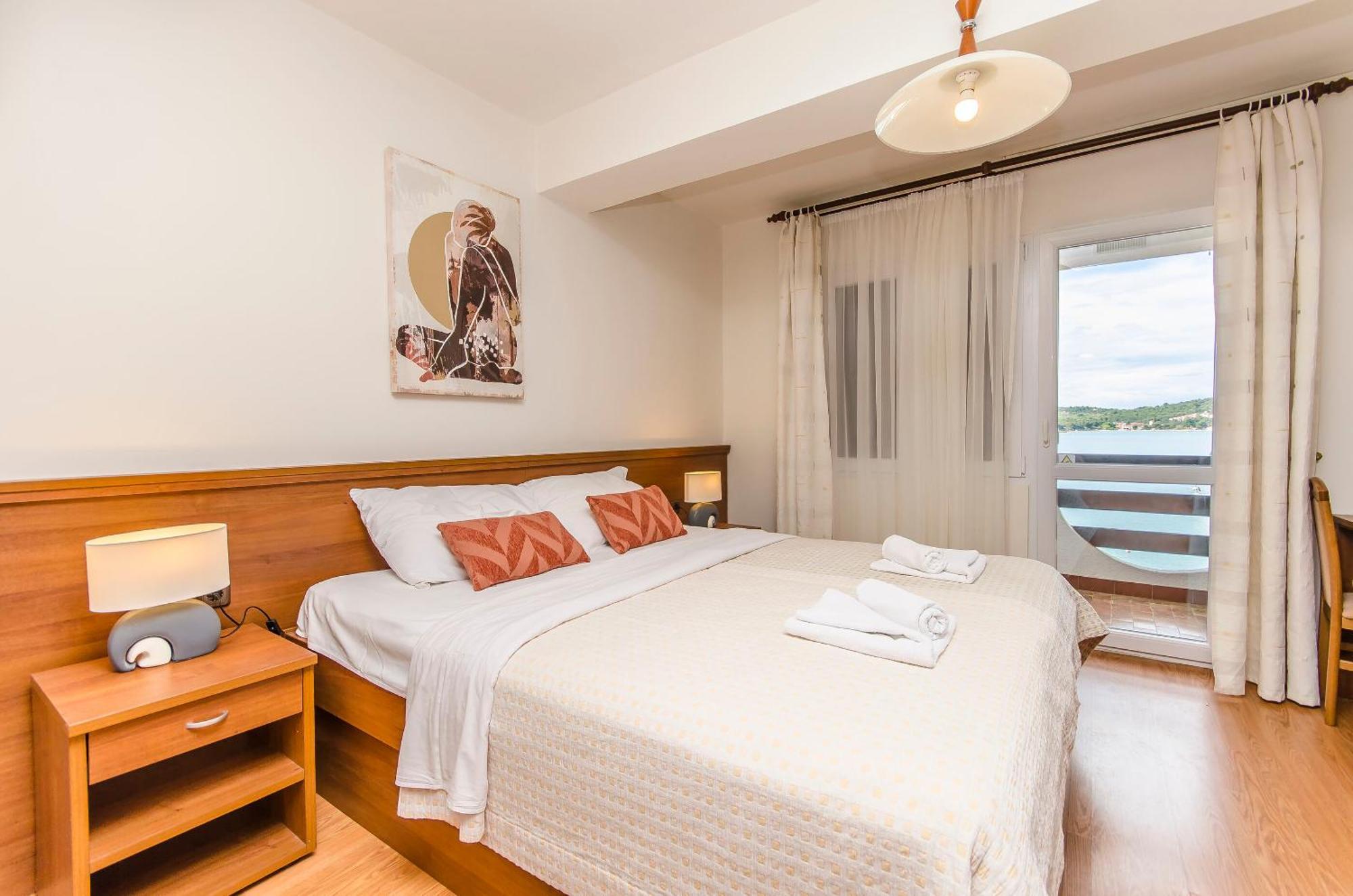 House Hotel Plava Laguna Tisno Eksteriør billede
