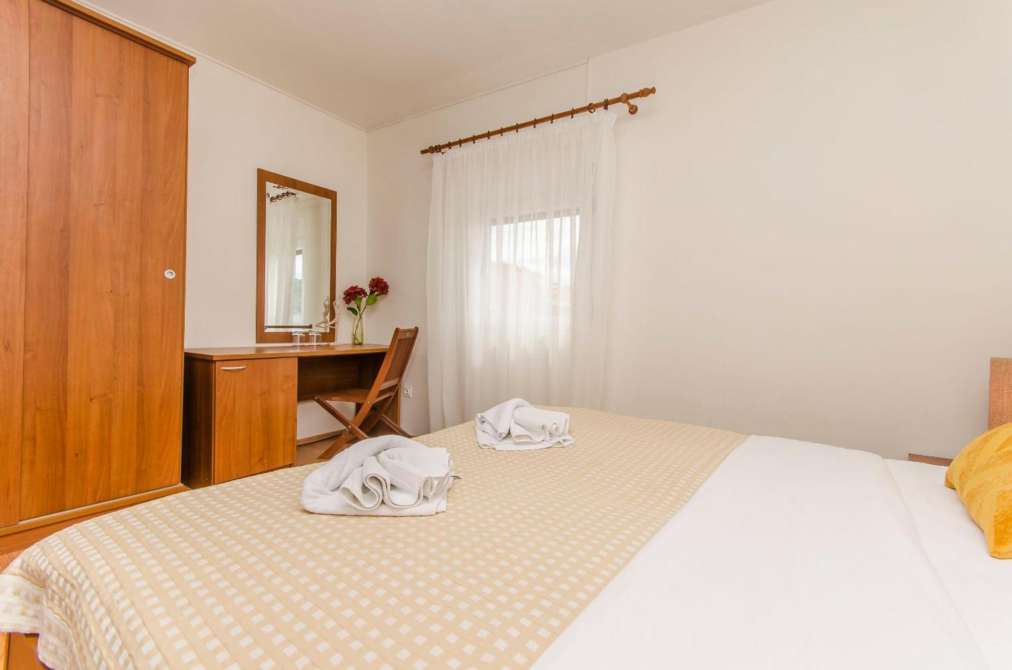 House Hotel Plava Laguna Tisno Eksteriør billede