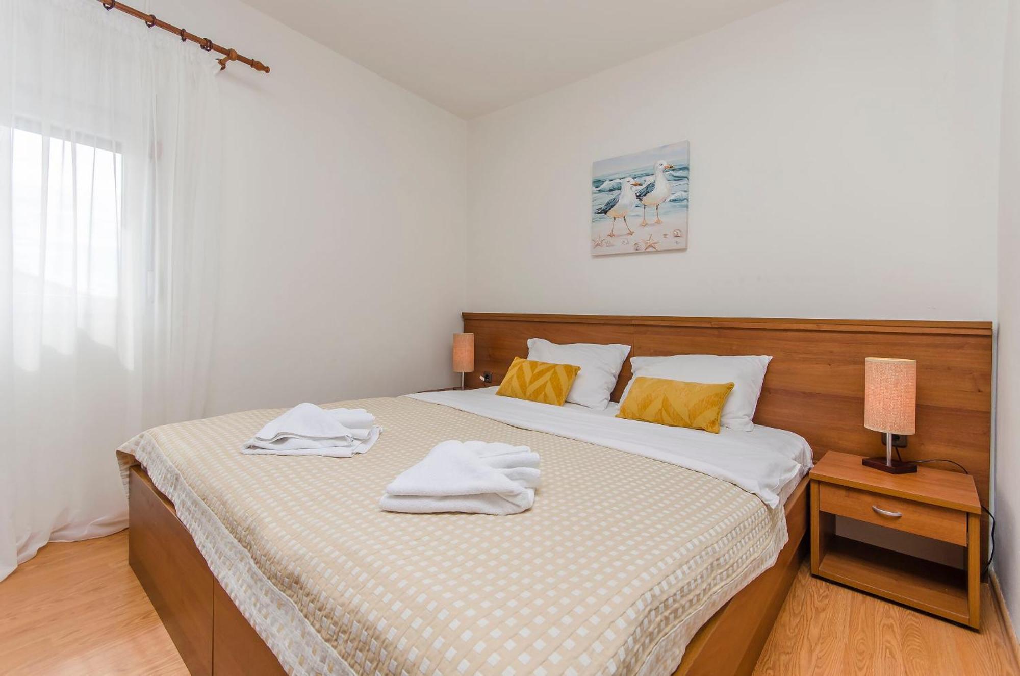 House Hotel Plava Laguna Tisno Eksteriør billede