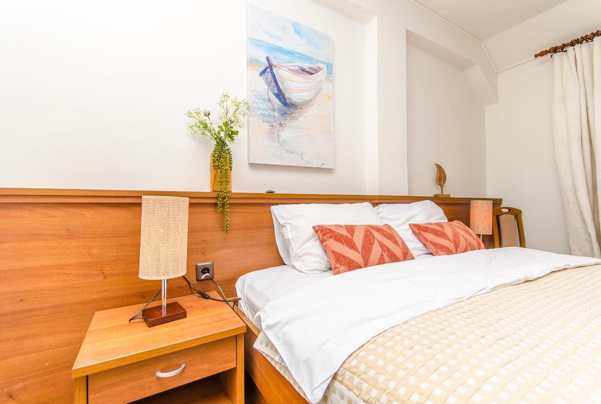 House Hotel Plava Laguna Tisno Eksteriør billede