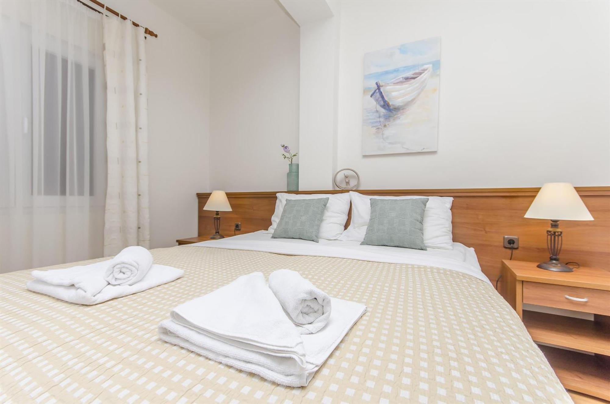 House Hotel Plava Laguna Tisno Eksteriør billede
